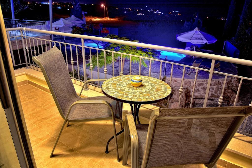 Dionysos Villa Peyia Exterior foto