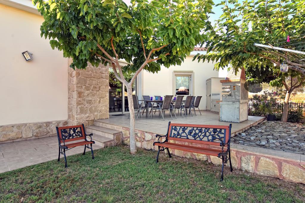 Dionysos Villa Peyia Exterior foto